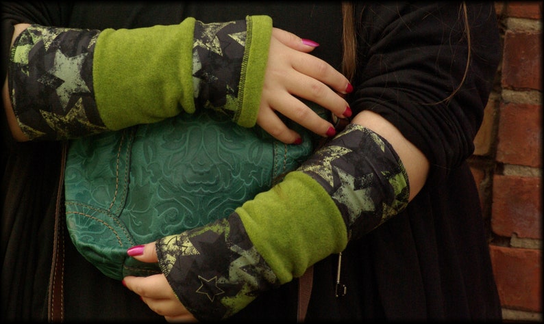 Stulpen Armstulpen Handstulpen Wendestulpen beideseitig grün mit SternenPolar Fleece Patchwork Baumwolljersey weich warm kuschelig Bild 6