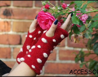 Cuffs Arm warmers with thumb hole Walk Toadstool red white dotted Wool very light warm