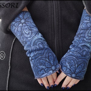 Stulpen Armstulpen beideseitig oder mit Daumenloch dunkel blau Mandala geblümt Alpenfleece Handwärmer weich warm kuschelig Bild 5