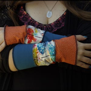 Armstulpen Handstulpen Handwärmer Pulswärmer Sommerstulpen Wendestulpen blau orange gepunktet Sonnenschirm Patchwork