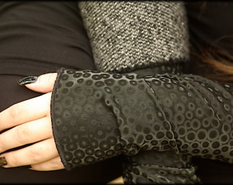 Arm warmers loop headband black grey hand warmers holographic iridescent made of softshell gyroscope dots warm elastic elegant