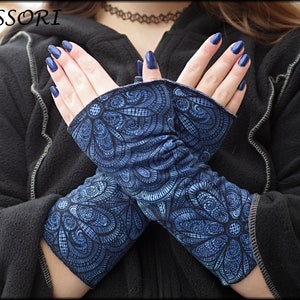 Stulpen Armstulpen beideseitig oder mit Daumenloch dunkel blau Mandala geblümt Alpenfleece Handwärmer weich warm kuschelig Bild 1