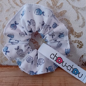 Scrunchie Haargummi Baumwolle Fische blau weiß Maritim Zopfgummi Haarschmuck Bild 3