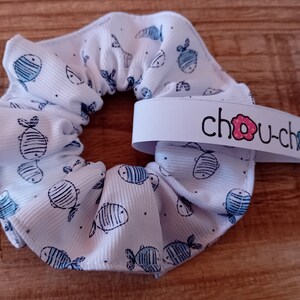 Scrunchie Haargummi Baumwolle Fische blau weiß Maritim Zopfgummi Haarschmuck Bild 2