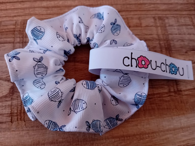 Scrunchie Haargummi Baumwolle Fische blau weiß Maritim Zopfgummi Haarschmuck Bild 2