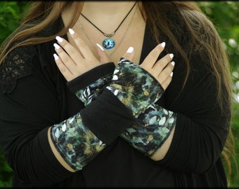 Gauntlets arm cuffs hand cuffs reversible cuffs on both sides black mint green white fleece patchwork floral hand warmer soft warm cuddly