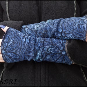 Stulpen Armstulpen beideseitig oder mit Daumenloch dunkel blau Mandala geblümt Alpenfleece Handwärmer weich warm kuschelig Bild 6