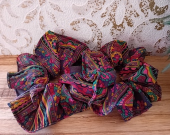 Scrunchie reine Seide Haargummi Zopfgummi Seide grün blau Ranken geblümt Haaraccessoires