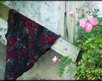 Woollen cloth triangular cloth wool with rose motif black grey fuchsia walk