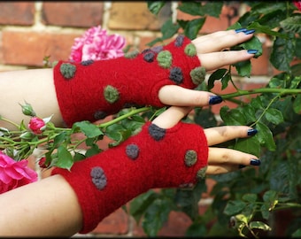 Cuffs Arm warmers with thumb hole walk red green dotted wool very slightly warm