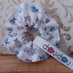 Scrunchie Haargummi Baumwolle Fische blau weiß Maritim Zopfgummi Haarschmuck Bild 1