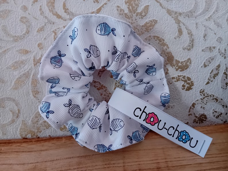 Scrunchie Haargummi Baumwolle Fische blau weiß Maritim Zopfgummi Haarschmuck Bild 5