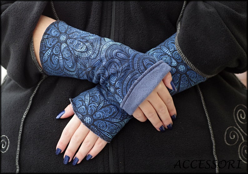 Stulpen Armstulpen beideseitig oder mit Daumenloch dunkel blau Mandala geblümt Alpenfleece Handwärmer weich warm kuschelig Bild 8