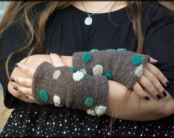 Cuffs Arm warmers with thumb hole Walk grey mint green white dotted wool very light
