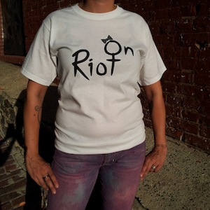 Riot On Bow Logo Siebdruck t Shirt