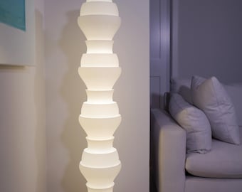 Luminária de chão escultural moderna