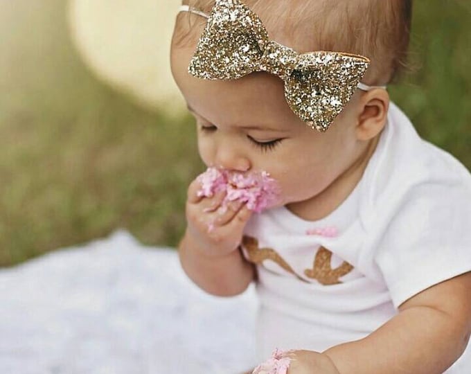 Glittery Gold Bow Headband || Gold bow || Glitter Bow || Baby Bow || Baby Headband || Hair Clip || Bow