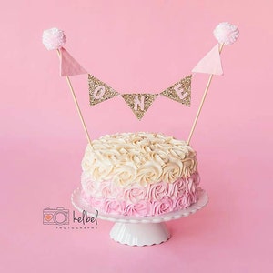 Różowo-złoty baner z flagą CAKE