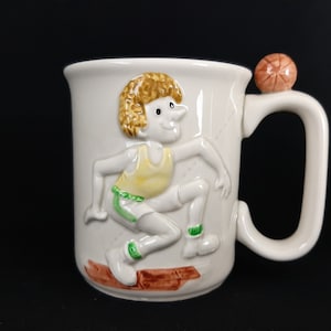 Vintage Enesco Imports Basketball player 3-D sculpted mug, #E-1012 Made in Japan 1978
