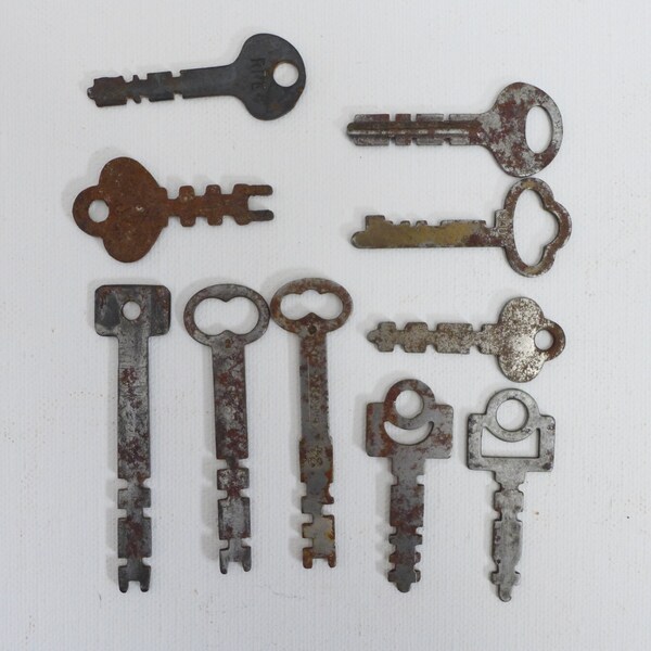 Vintage Lock Keys Antique Keys Old Keys Bulk Keys Flat Jewelry Keys Vintage Keys Collection of Keys Mixed Key Lot Skeleton Keys Lot