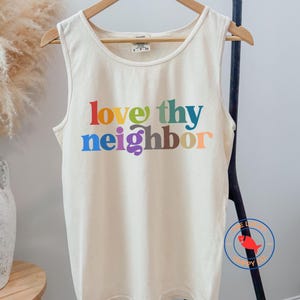 Ama a tu prójimo camiseta unisex arcoíris, Dios mío, chicos, eso no es lo que dije, bandera cristiana progresista, cristianos contra Trump, Jesús despertó