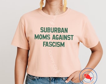 Maglietta da donna squadrata "Suburban Moms Against Fascism", maglietta da mamma femminista