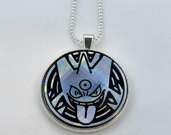 Collar o llavero de Mega Gengar Pokémon - Colgante de moneda Pokémon reciclada - Colgante de plata con cadena - Collar de Gengar - Collar de moneda Pokémon