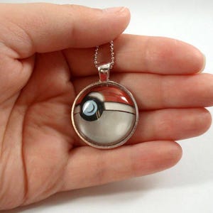 Collar o llavero de Mega Charizard X o Y - Collar de cartas Pokémon recicladas - Colgante de plata con cadena - Collar de Charizard imagen 7