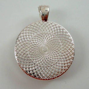 Collar o llavero de Mega Charizard X o Y - Collar de cartas Pokémon recicladas - Colgante de plata con cadena - Collar de Charizard imagen 5