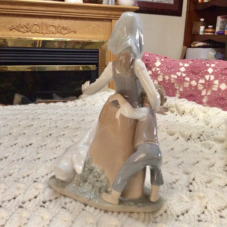 Lladro 1978 woman boy goose porcelain figurine. Mint. image 3
