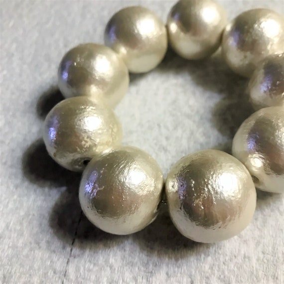 vintage Large round white pearl like enameled woo… - image 2