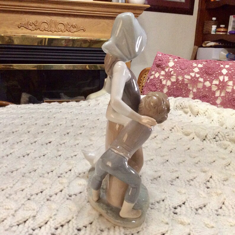 Lladro 1978 woman boy goose porcelain figurine. Mint. image 4