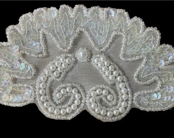 Designer Motif with Iridescent Sequins and Pearls 4.5" x 3"