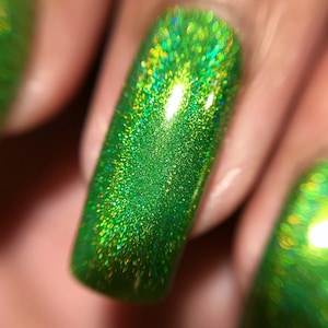 Mardi Green - Kelly Green Holographic Nail Polish - Emerald Spring Shamrock Holo