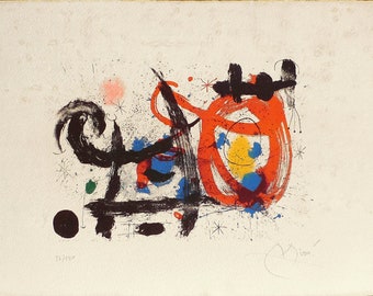 Può includere: Stampa d'arte astratta con pennellate nere, rosse, blu e gialle su sfondo bianco. La stampa presenta un vortice nero, un cerchio rosso e una linea nera con una stella in alto. La stampa è firmata e numerata 14/150.