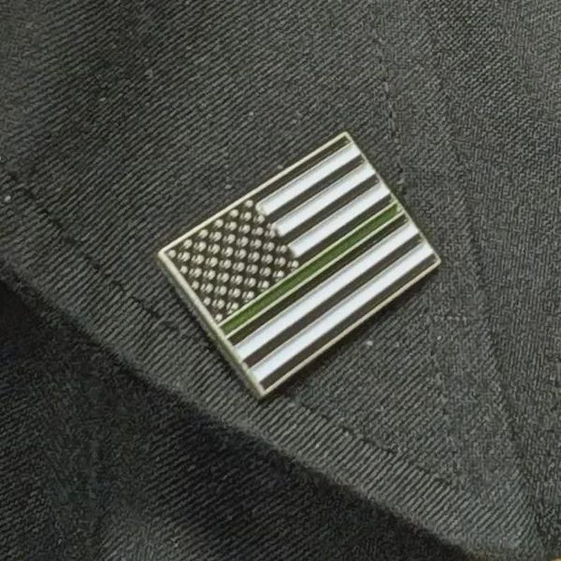 Pin de lapela da bandeira da linha verde fina imagem 4