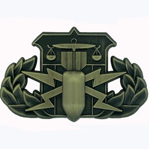 HDT Basic Pin in Antique Gold