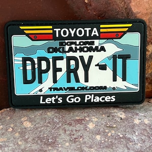 Oklahoma Toyota Moral Patch ~ Placa de licença estadual em PVC 3D colecionável ~ Acessório de atração principal Lembrança de viagem ~ Deep Fry It Paródia Presente engraçado