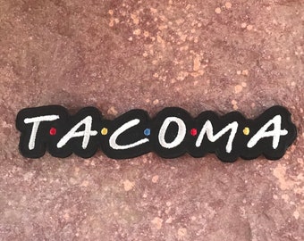 トヨタ タコマ モラル パッチ ~ フレンズ スタイル ~ 刺繍入りヘッドライナー アクセサリー トラック用アクセサリー モッド ジャケット バッグ 帽子 シャツ