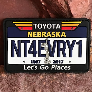 Nebraska Toyota Moral Patch ~ Placa de licença estadual em PVC 3D colecionável ~ Paródia engraçada Não para todos Slogan Lema Lembrança de viagem Headliner