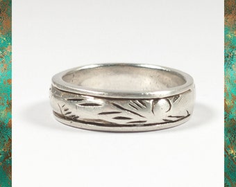 Vintage Solid Sterling Silver Band ring With Etched Pattern Size Uk L