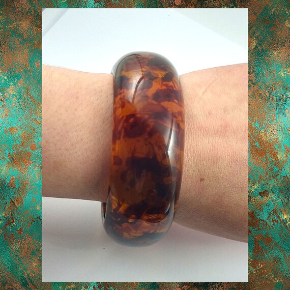 Vintage Lucite Thick Root Beer Bangle Chunky Roun… - image 7