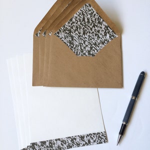 Sobres de suéter de punto y papel a juego - Papelería Kraft en blanco y negro - Juego de 4