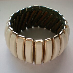 Ivory Colored Lucite Expansion Bracelet 5244 image 1