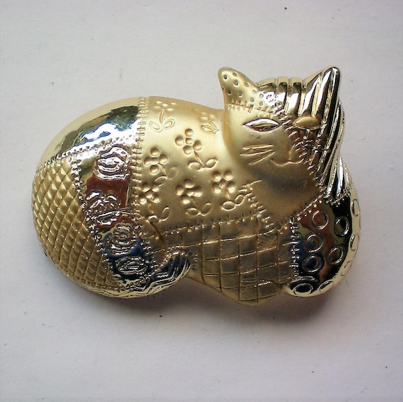 AJC Satin and Glossy Finish Gold Tone Metal Line of Crazy Quilt Patchwork Cats Brooch
