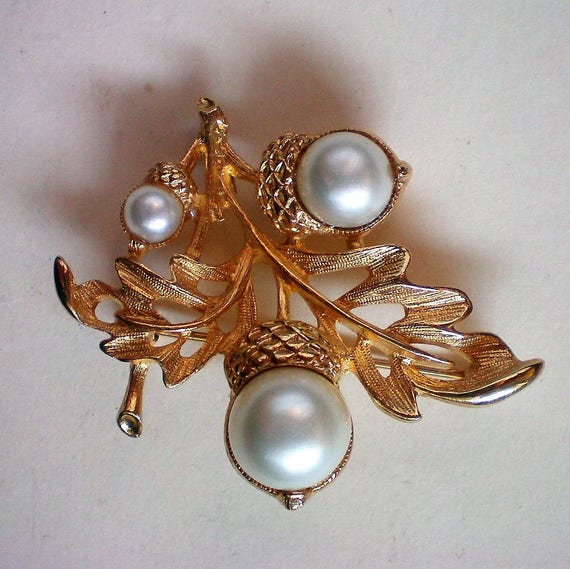 Avon Oak leaf with Acorns Pin Pendant - 5610