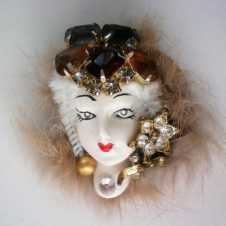 Porcelain Lady in Fur Brooch 5352 image 1