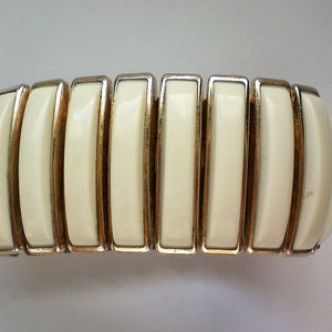 Ivory Colored Lucite Expansion Bracelet 5244 image 2