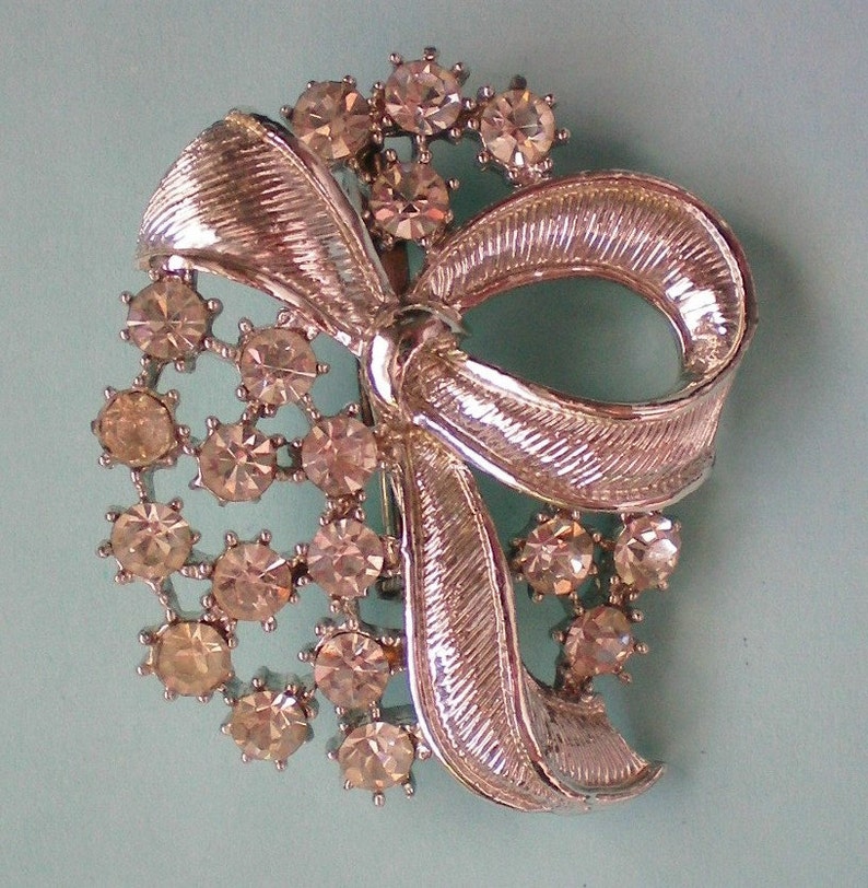 Sparkling Silver tone Ribbon Rhinestone Brooch 3865 image 1