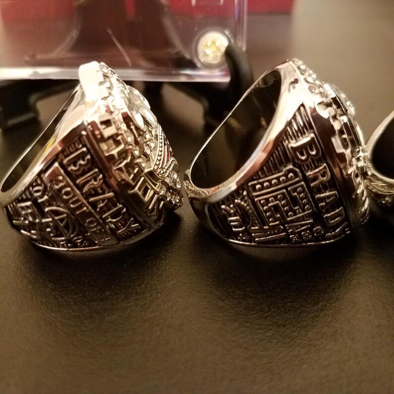 or JUST 6 Superbowl Rings Choice 6X New England Patriots Superbowl Championship Replica Rings plus a Solid Mahogany Case /& Brady Rookie RP
